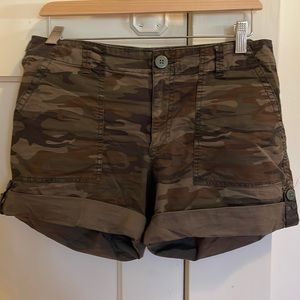 Sanctuary camo shorts, size 27